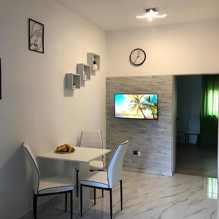 Miro Apartmán Marčana